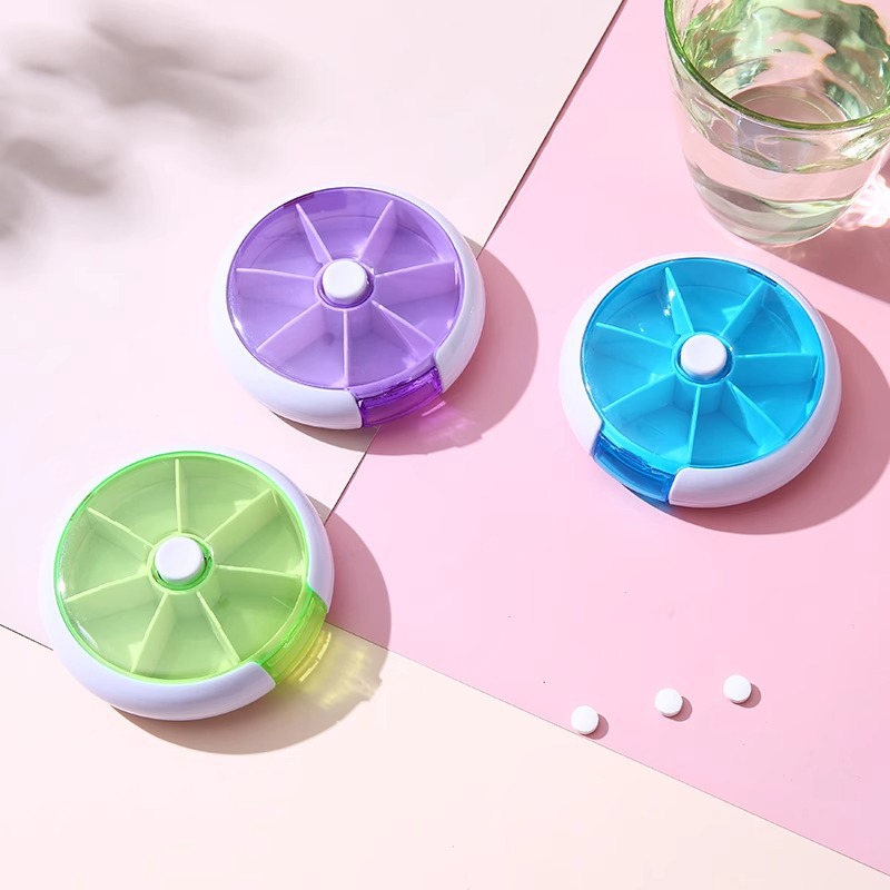 Cocktail Shaker Set - 1個入り ランダムスタイル ポータブル回転式ピルボックス - 7日間用ウィークリーピルオーガナイザー ビタミン、サプリメント、薬に最適