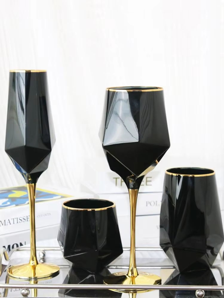 Wine Or Beer - 純粋な黒のクリスタルのワイングラス,金色のエッジ,豪華なゴブレット,不規則なモデルの部屋,特別なシャンパンカップ,ウイスキー,ビールグラス