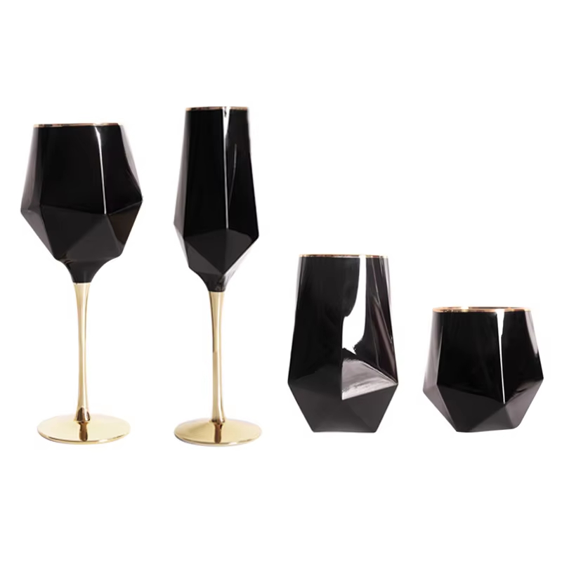 純粋な黒のクリスタルのワイングラス,金色のエッジ,豪華なゴブ - Wine Or Beer のレビューと価格