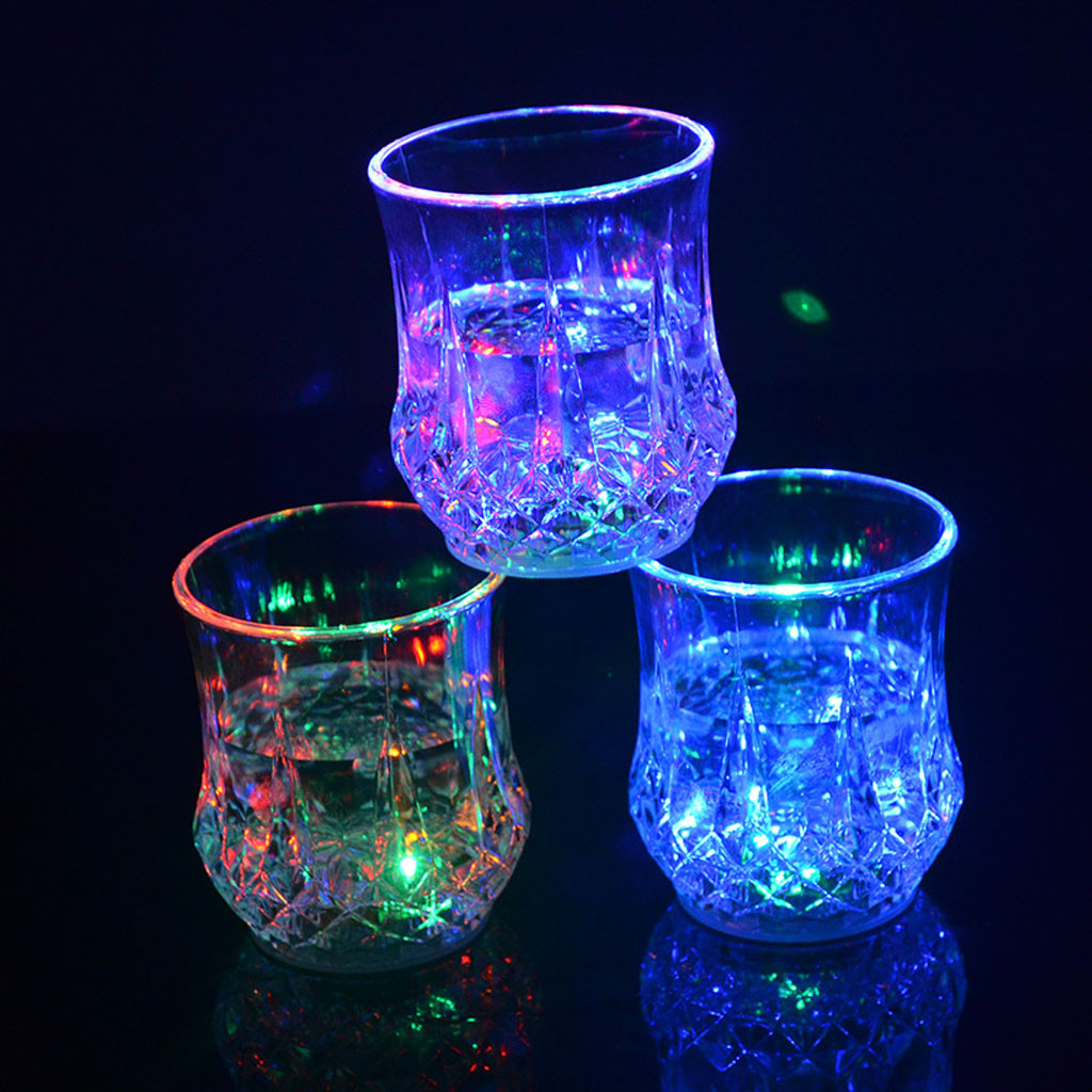 カラフルなLED発光ドリンクカップ、誘導式点滅ワイングラス、 - Wine Beer Drink のレビューと価格