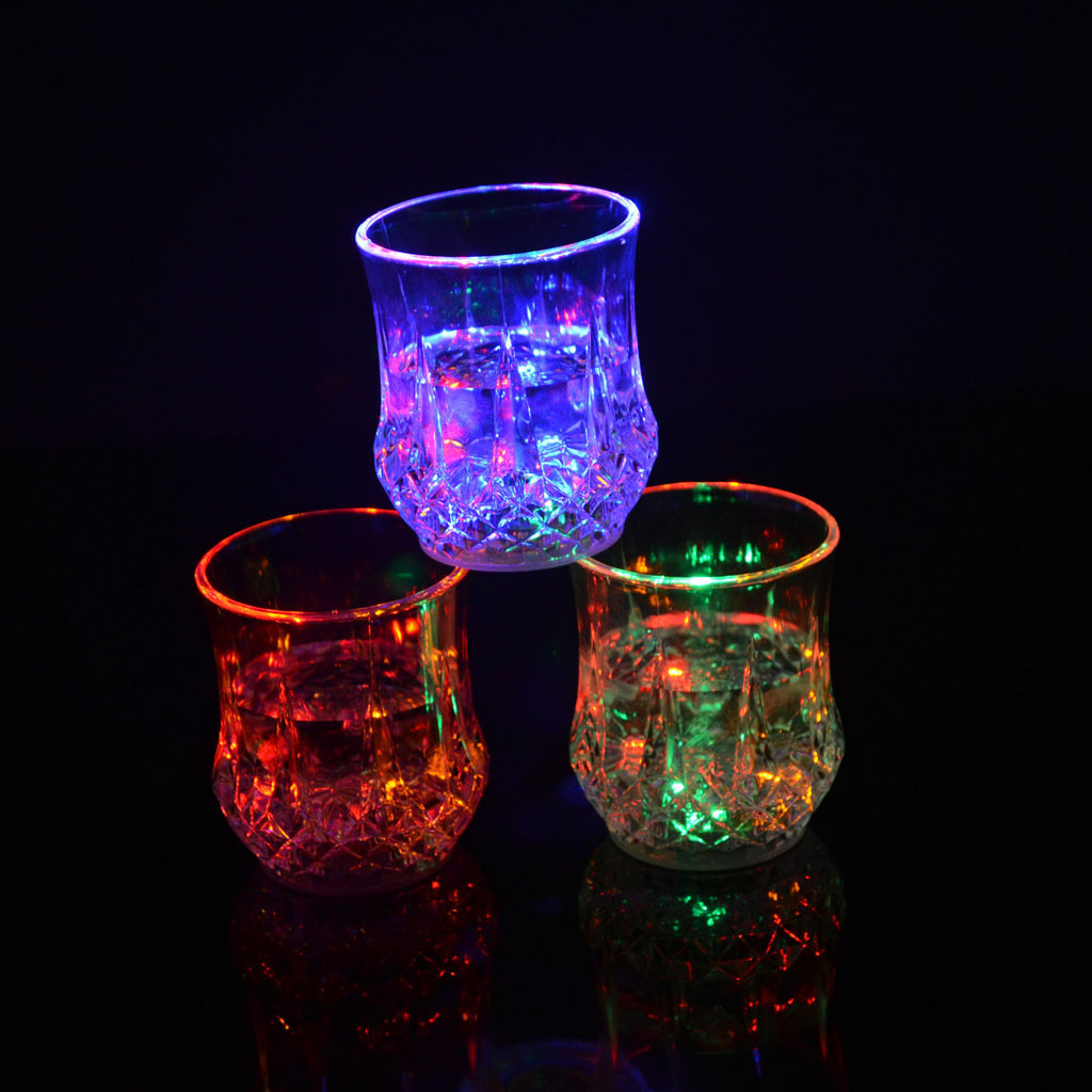 カラフルなLED発光ドリンクカップ、誘導式点滅ワイングラス、 - Wine Beer Drink のレビューと価格